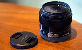 Sony E 35mm f/1.8 OSS